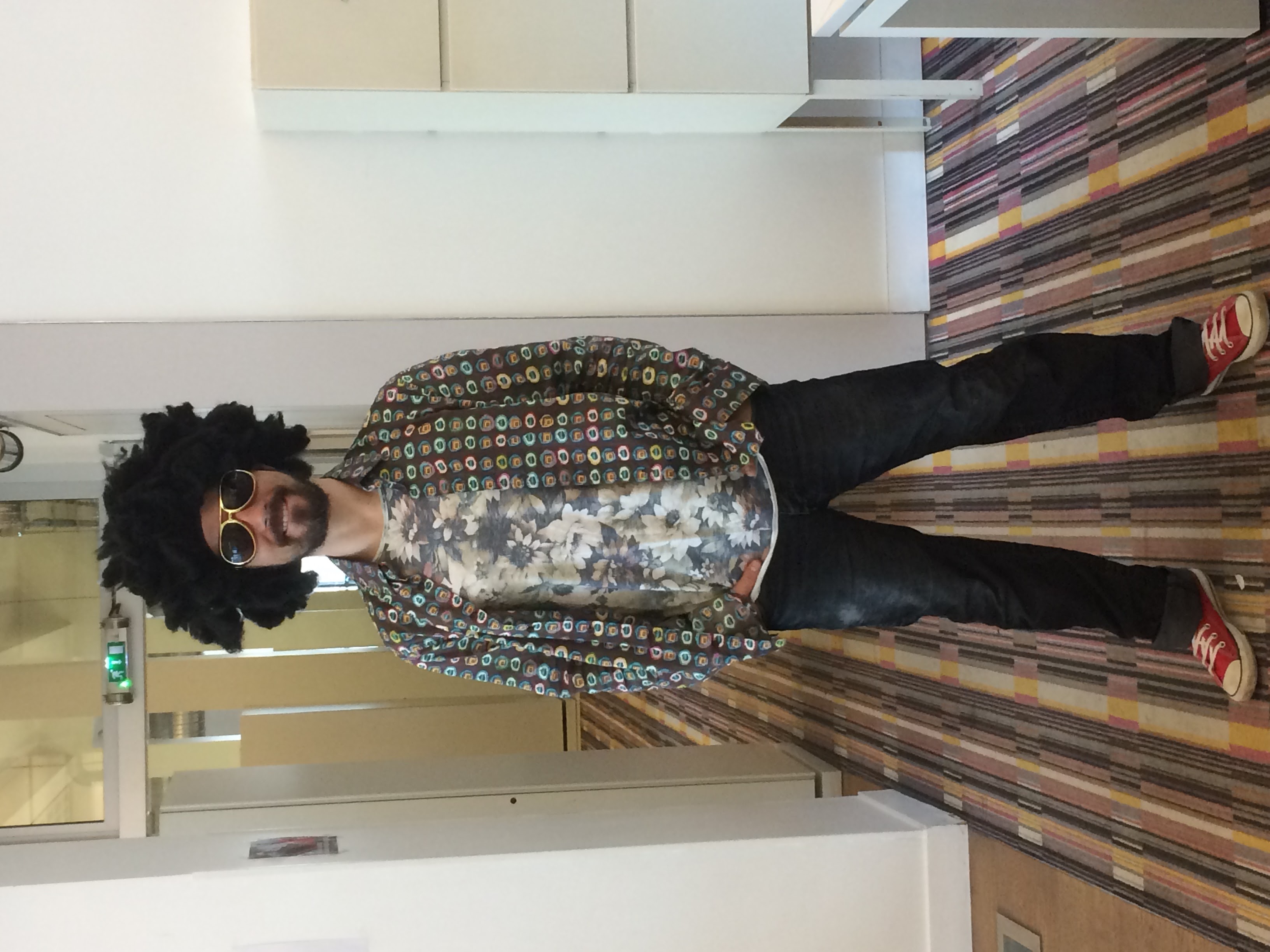 Moi déguisé avec des habits des années 60